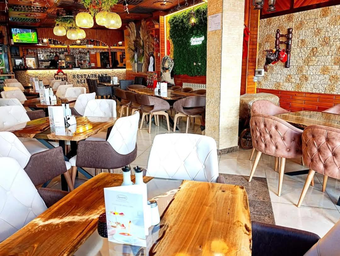 סרניצה Hotel Alikante מראה חיצוני תמונה
