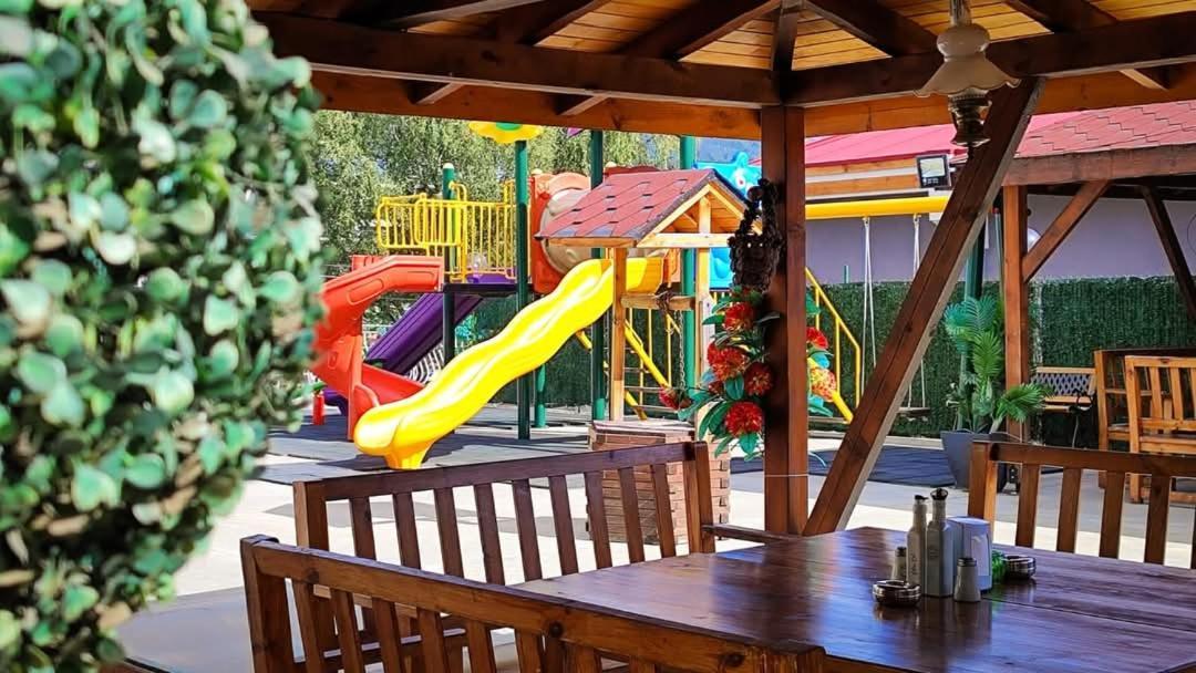 סרניצה Hotel Alikante מראה חיצוני תמונה